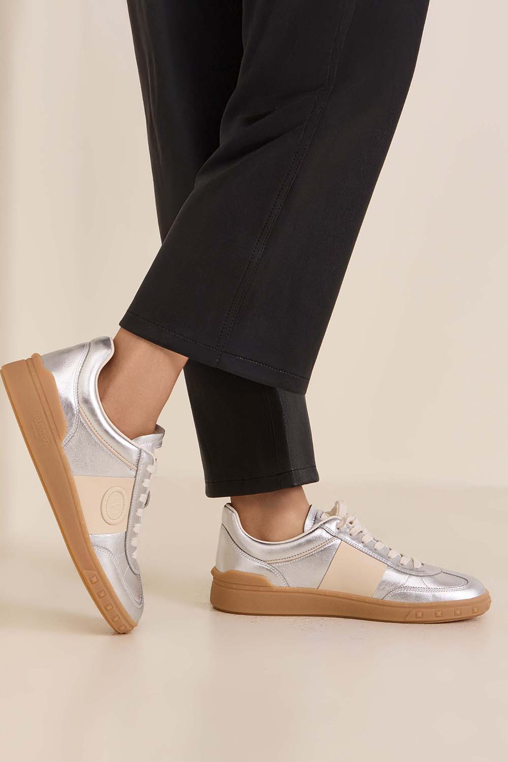 תמונת כל הלוק של סניקרס